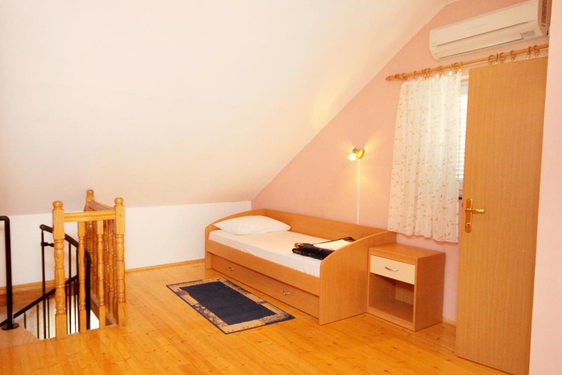 Apartments With A Swimming Pool Jadranovo, Crikvenica - 3238 Bilik gambar
